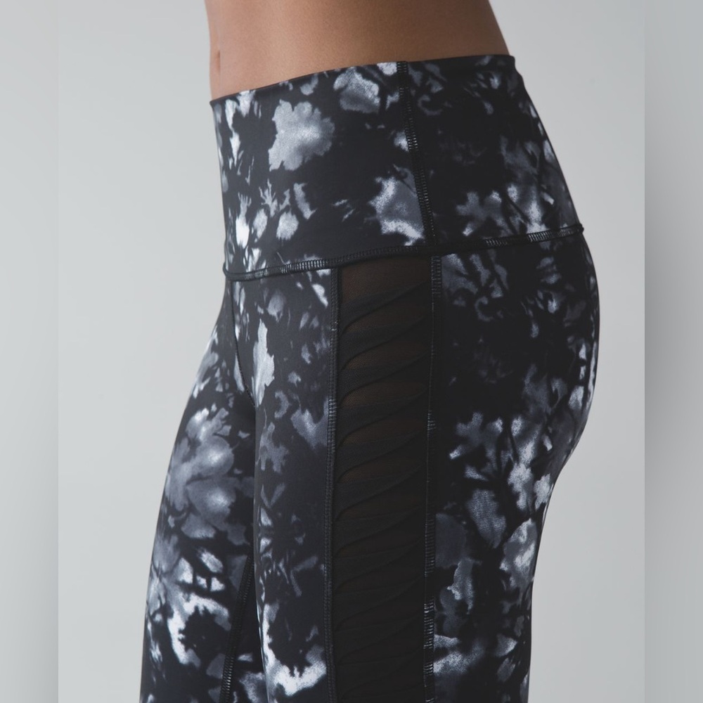 Lululemon Sunshine Salutation Crop Black and White Tie-Dye Leggings